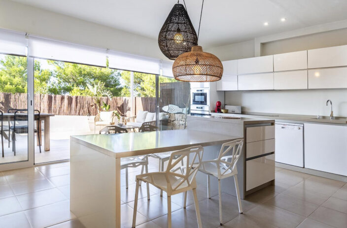 imagen comedor de villa de lujo en alquiler