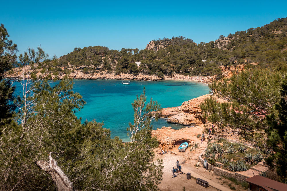 imagen Vistas desde la montaña en caminata por Ibiza